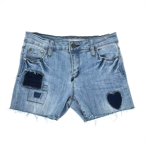 New Tractr Cuttoff Jean Shorts Girl’s Size 14 Mid Rise Distressed Patches Heart - Picture 6 of 6